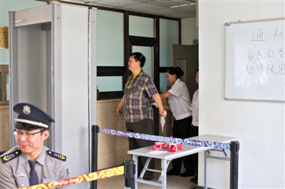 北大语文阅卷点老师上厕所需二次过CS5000型进口安检门[图]